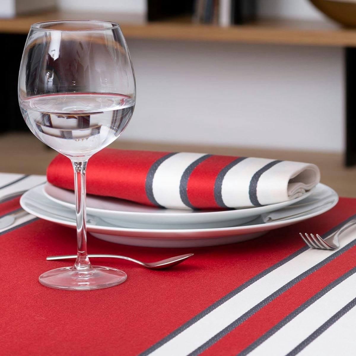 ESPELETTE AMARANTE - Serviette de table en coton rouge 50x50 cm