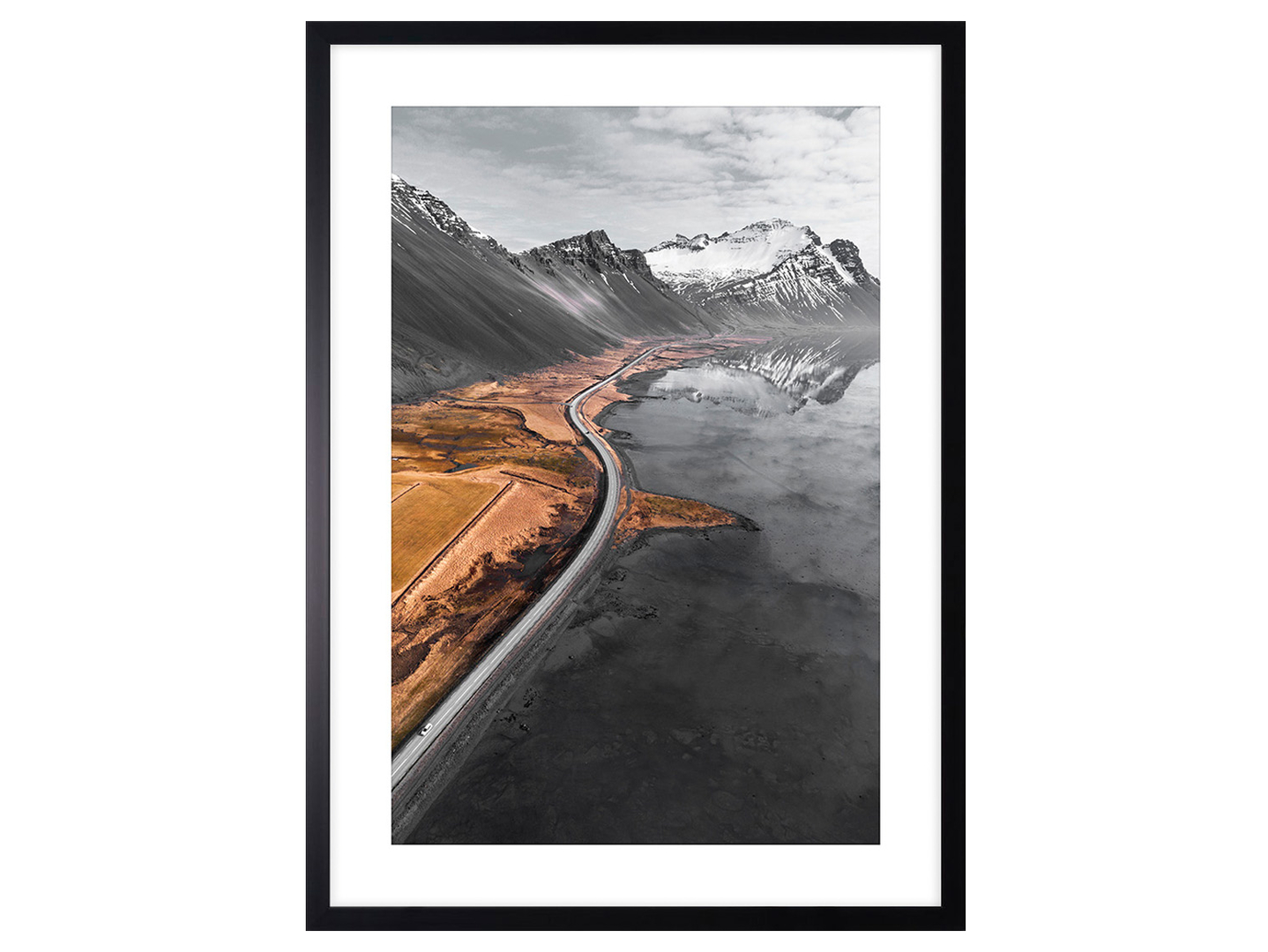 Obraz w ramie Long Road On The Water 53x73 cm