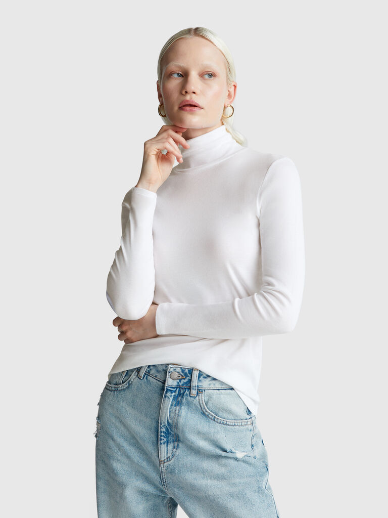 Long sleeve t-shirt with high neck