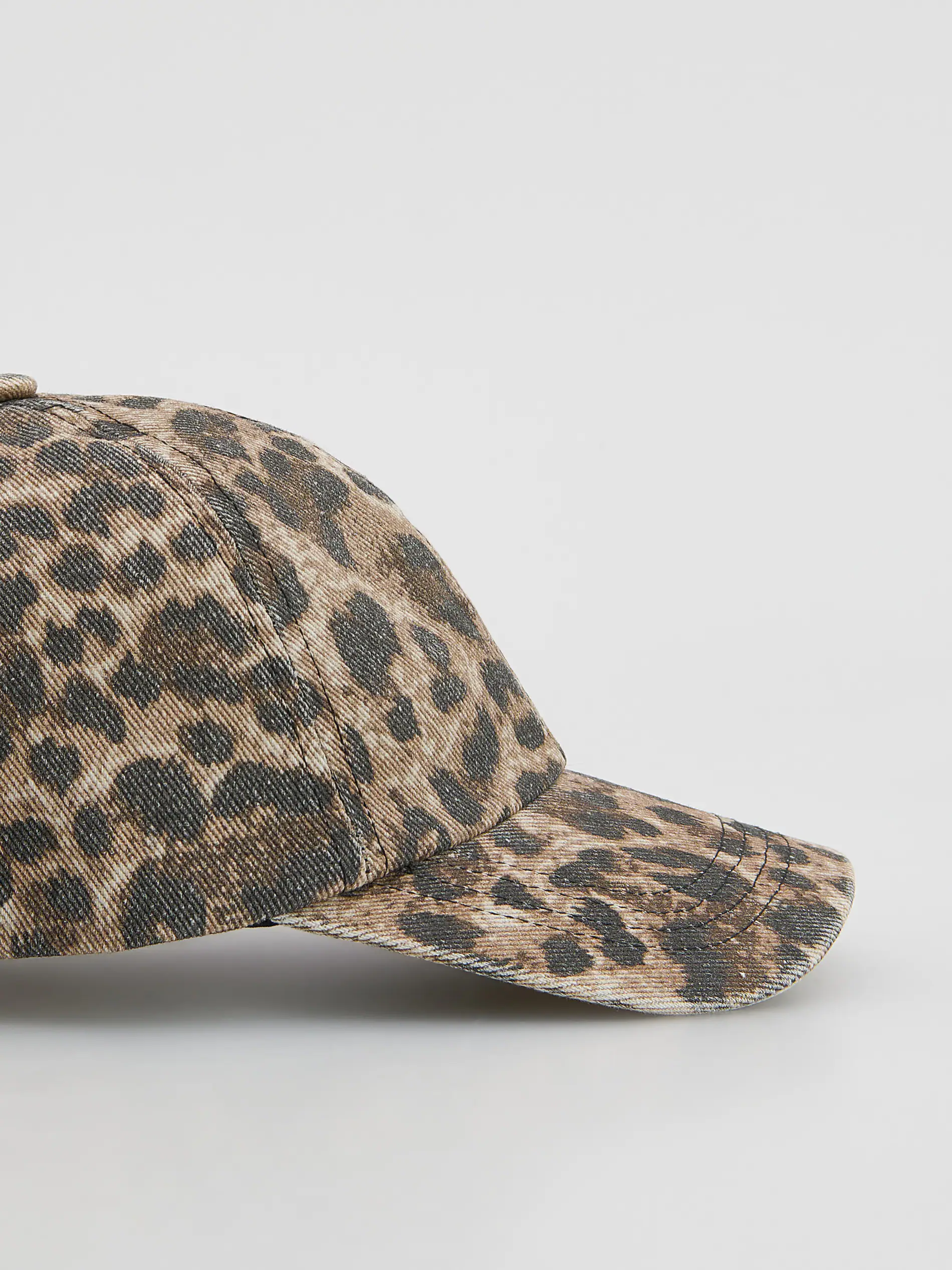 Czapka w panterkę