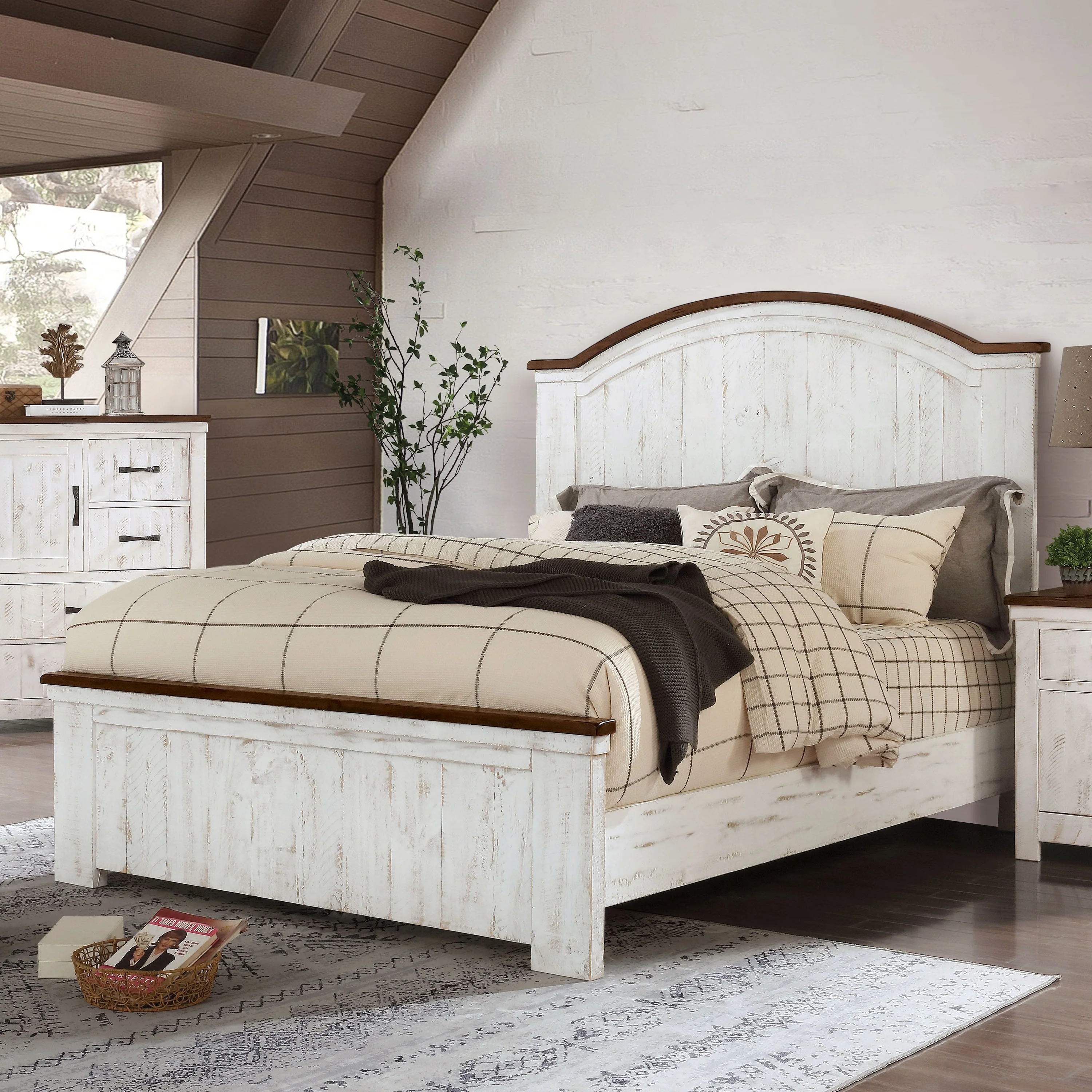 Furniture of America Ynez Farmhouse White Solid Wood Panel Bed