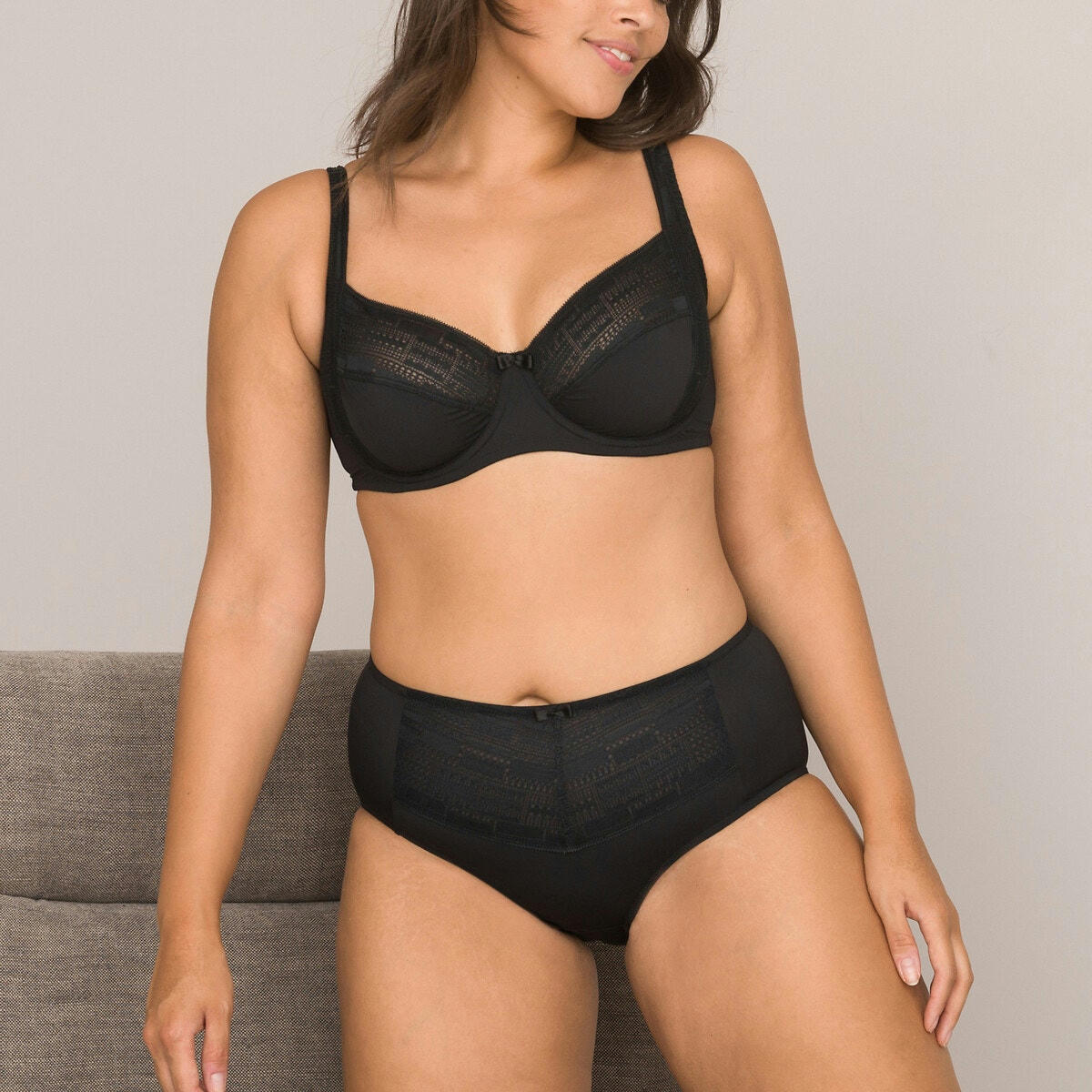 Soutien-gorge minimiseur dentelle et microfibre