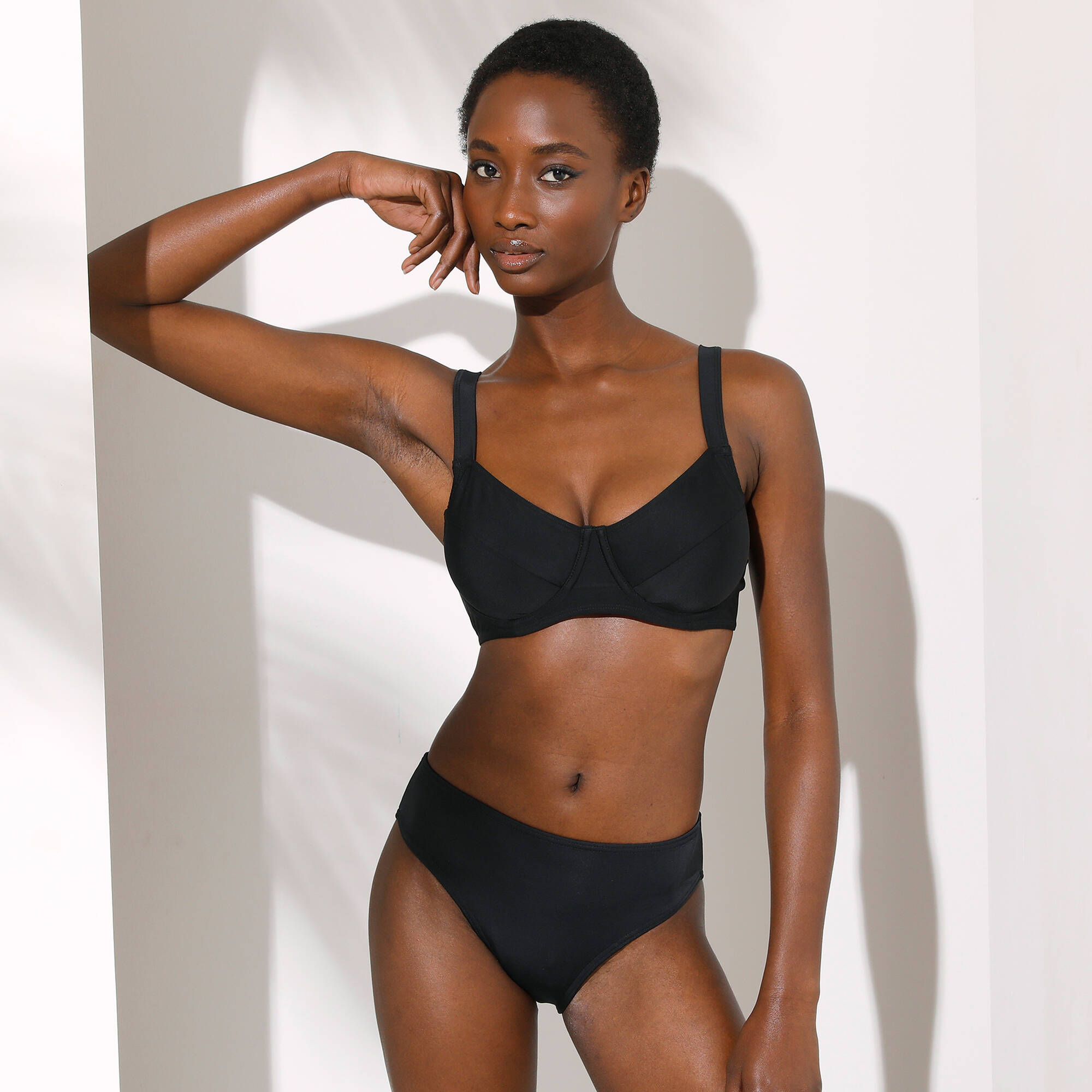 Haut de maillot de bain forme minimiseur uni Solaro - avec armatures flexibles