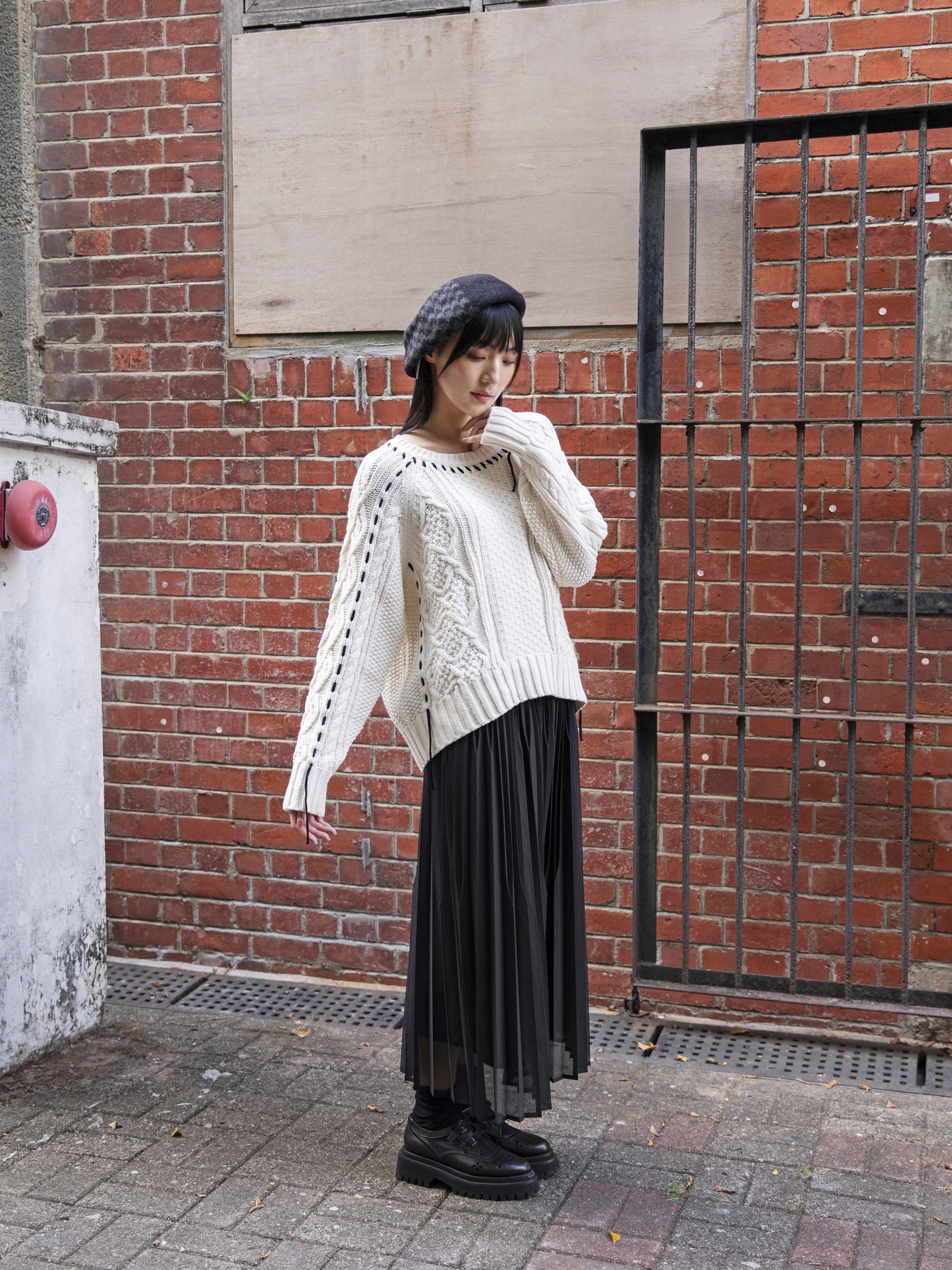 Contrast Stitch Detail Sweater - 25WDT310X