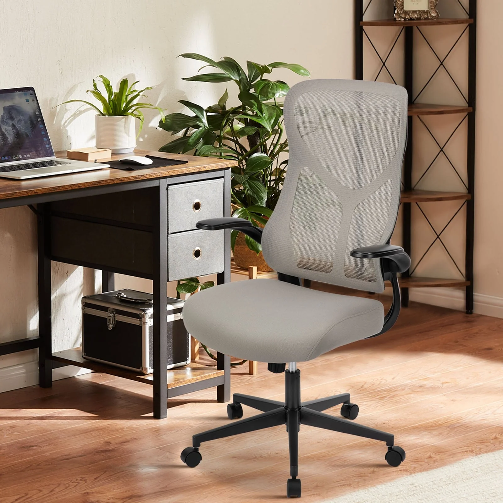 Comfortable Ergonomic Office Chair with Adjustable Features for Optimal Support and Relaxation.