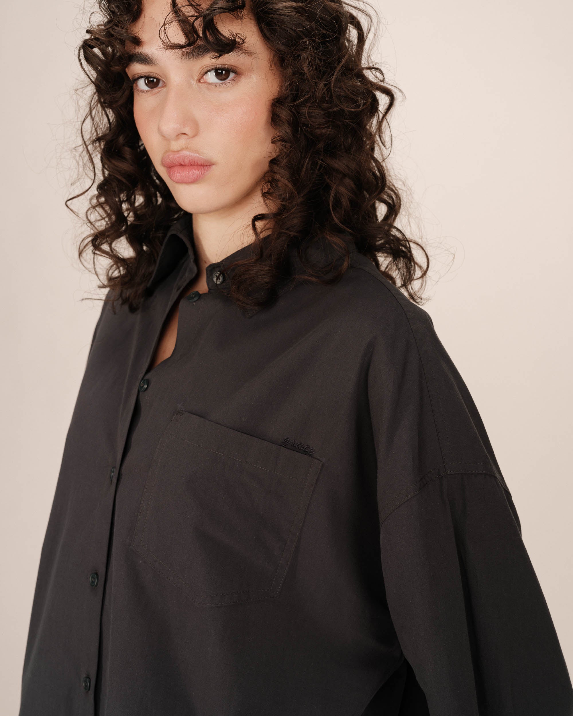 Chemise oversize en coton carbone Sira
