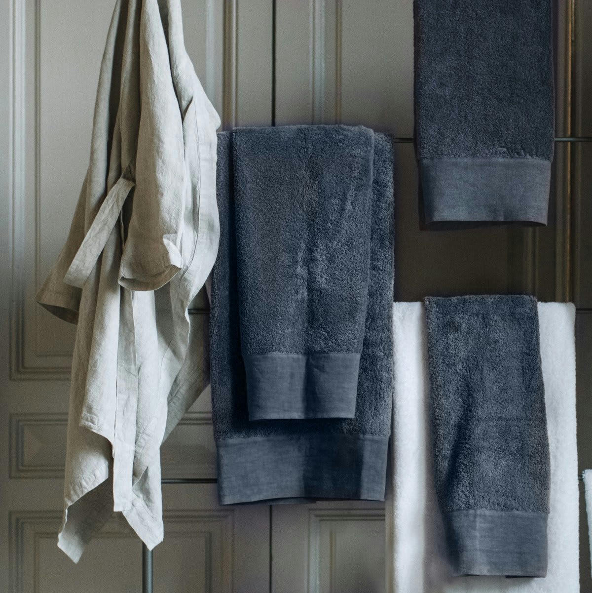 SERVIETTE DE TOILETTE - Serviette de toilette finition lin lavé bleu nuit 100x150