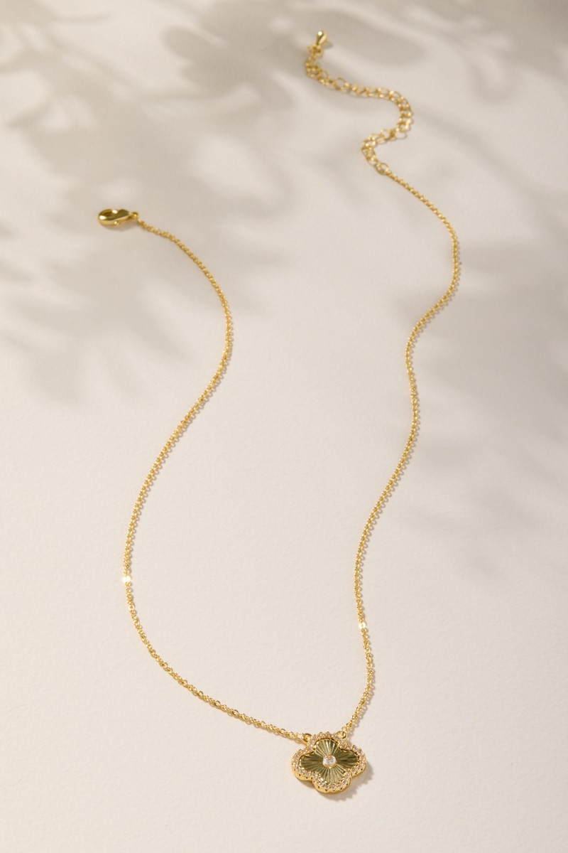 Hannah Fluted Clover Pendant Necklace