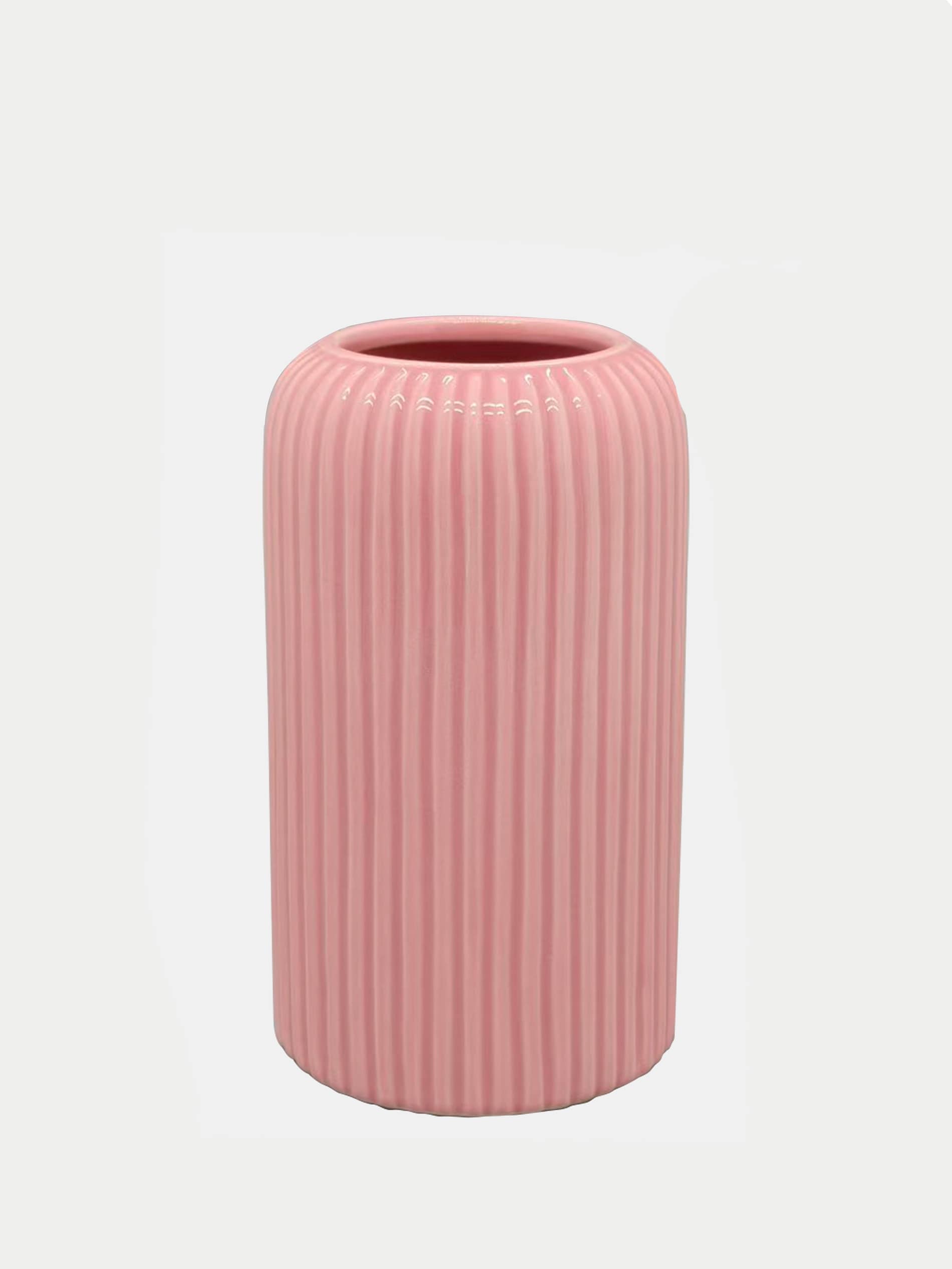 Ceramiczny wazon z ryflowaniem