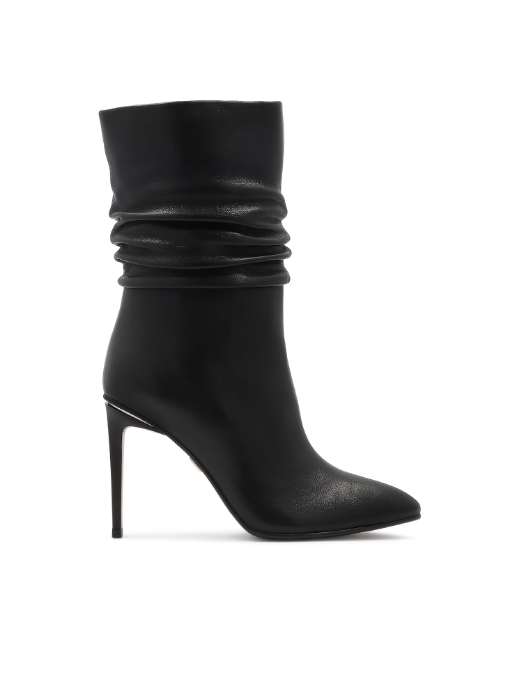 Elegant black boots with creased upper