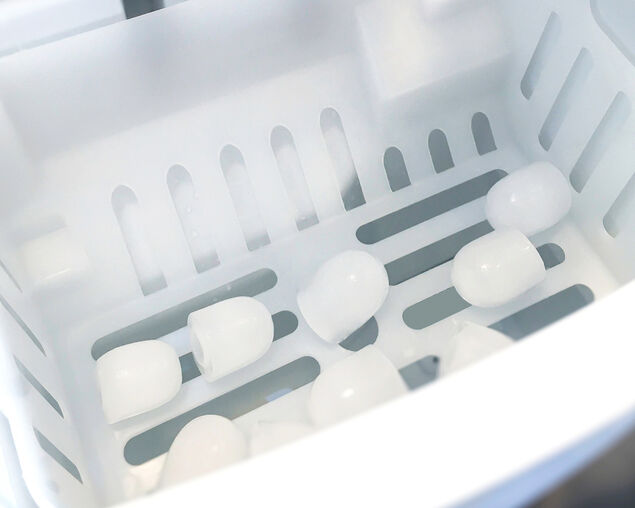 Kitchen Couture 2.2L Ice Maker