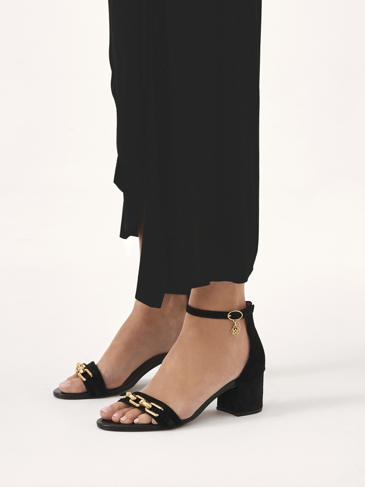 Suede sandals with covered heel and low heel