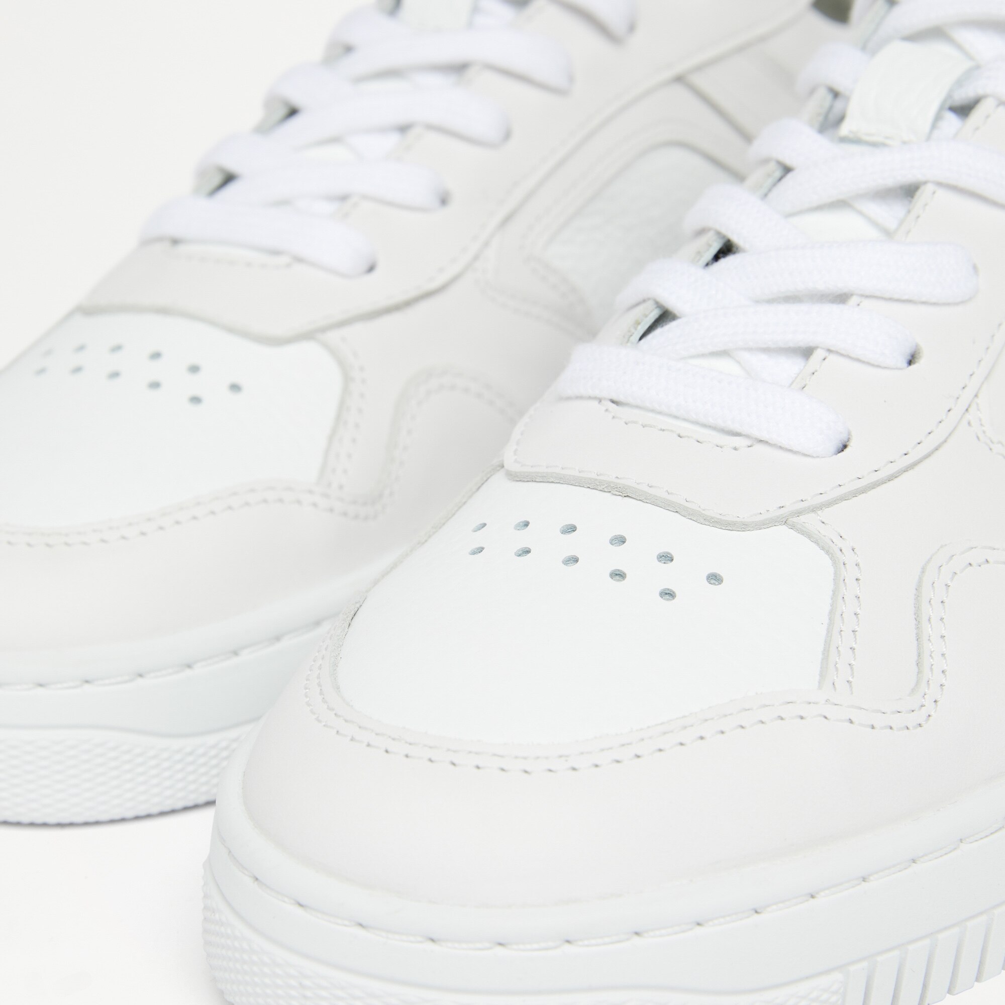 Newton<br>Oxford Lace Sneaker