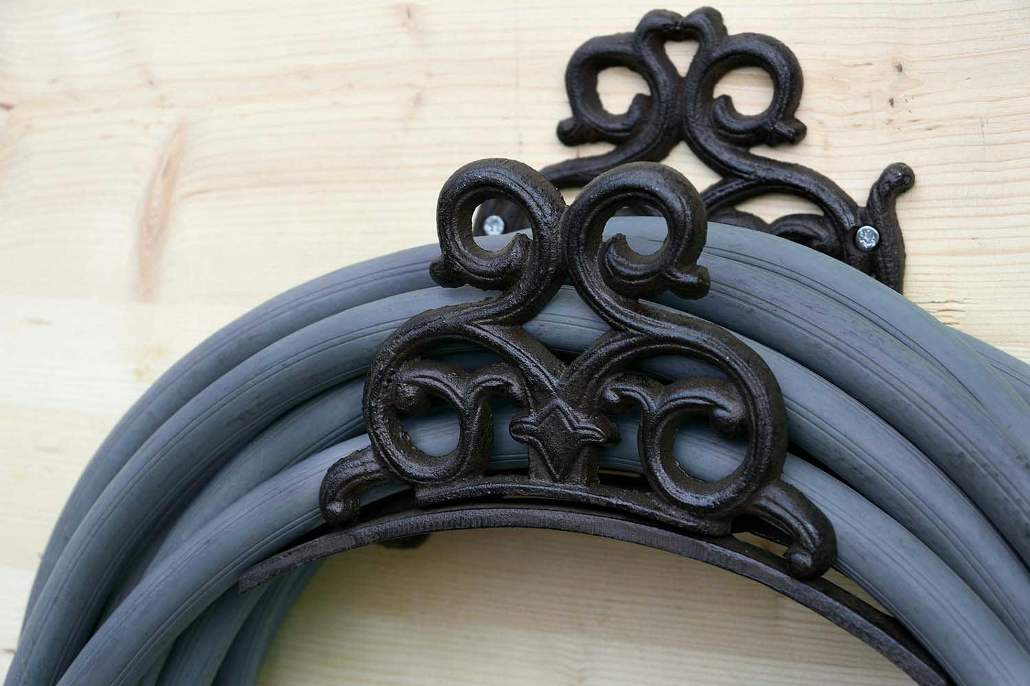 - Support tuyau d'arrosage en fonte