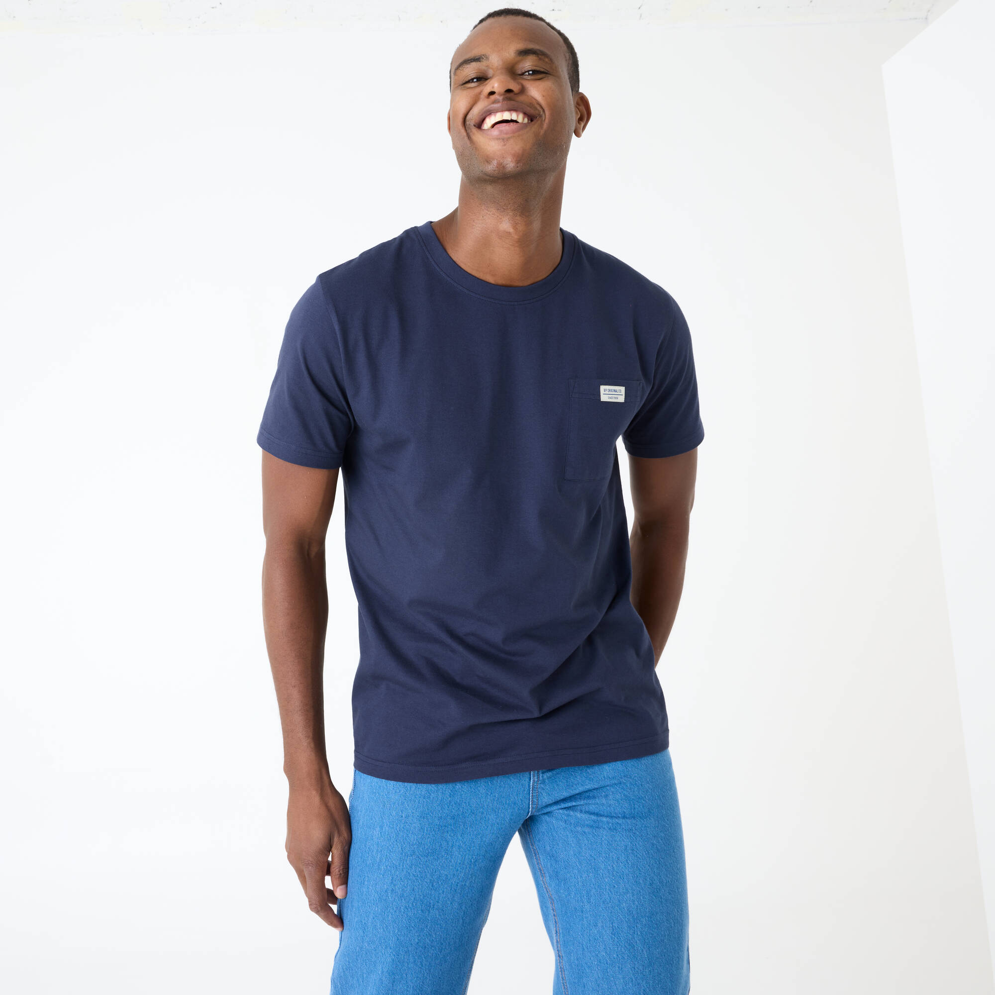 T-shirt poche uni col rond manches courtes
