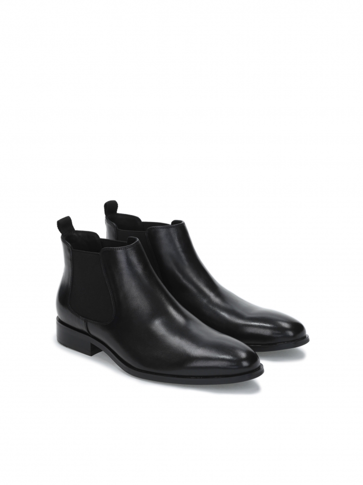 Men’s black Chelsea boots