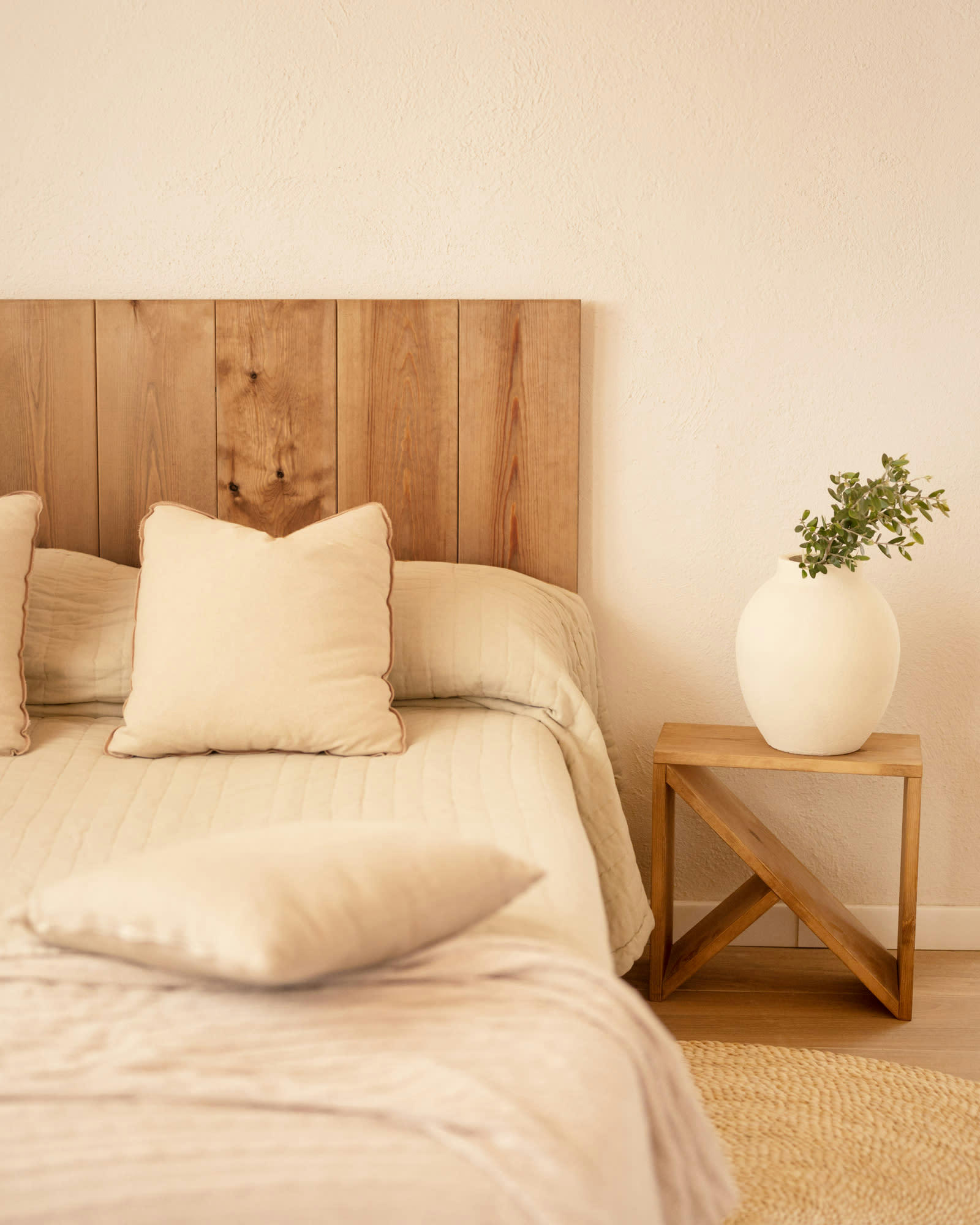 STOKE - Table d'appoint en bois de pin vieilli 40x40cm