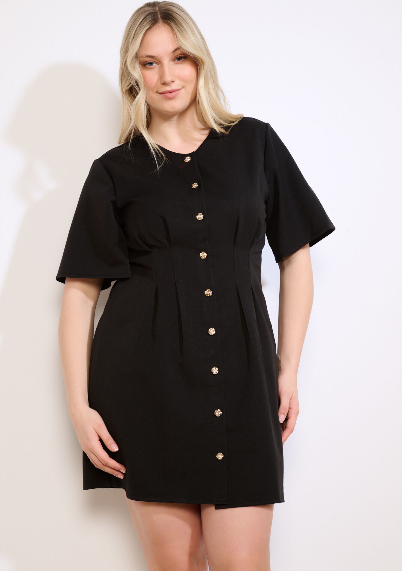 Korte jurk met knopen