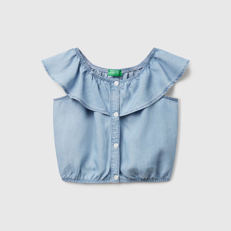 Chambray top with trim