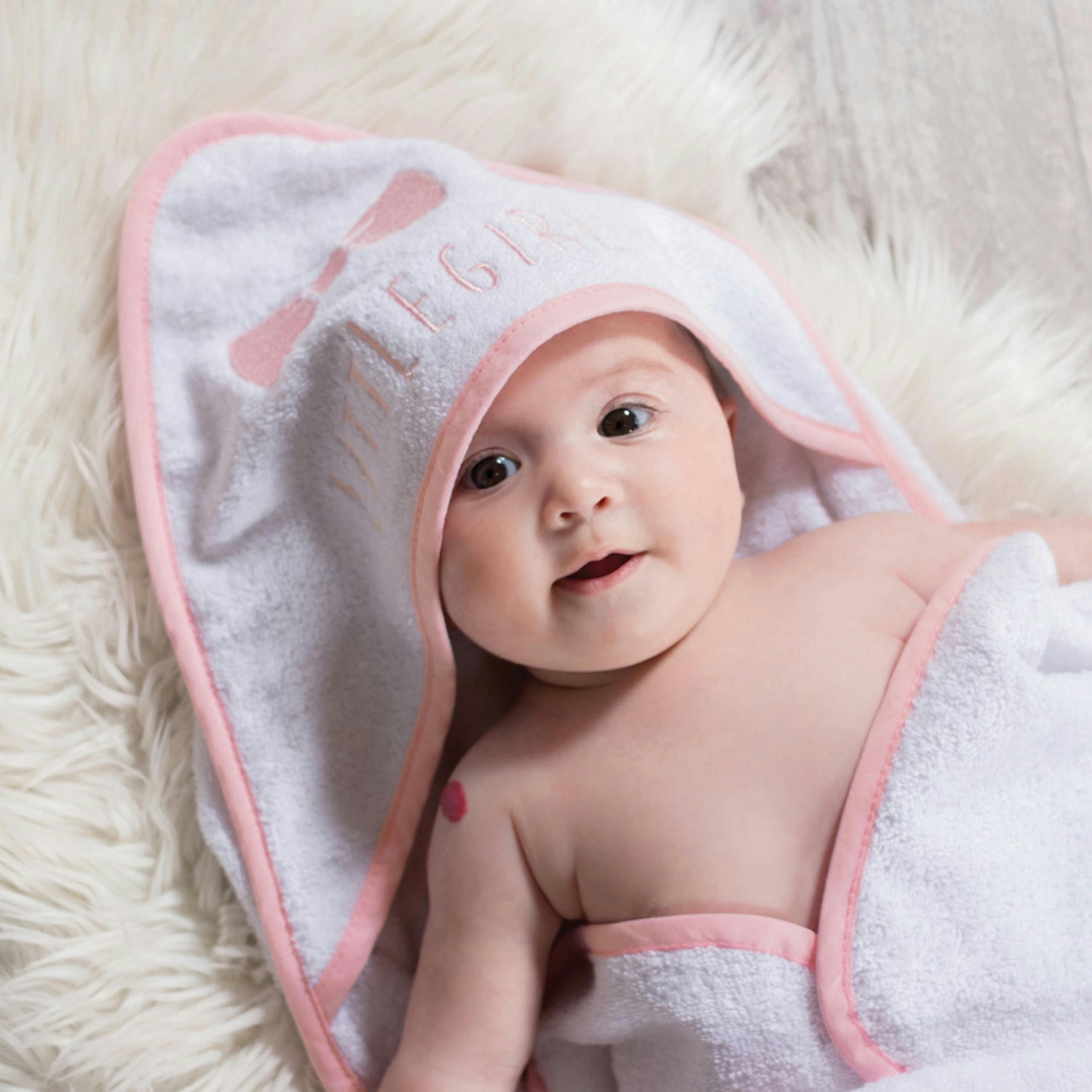 - Coffret bébé sortie de bain brodée 