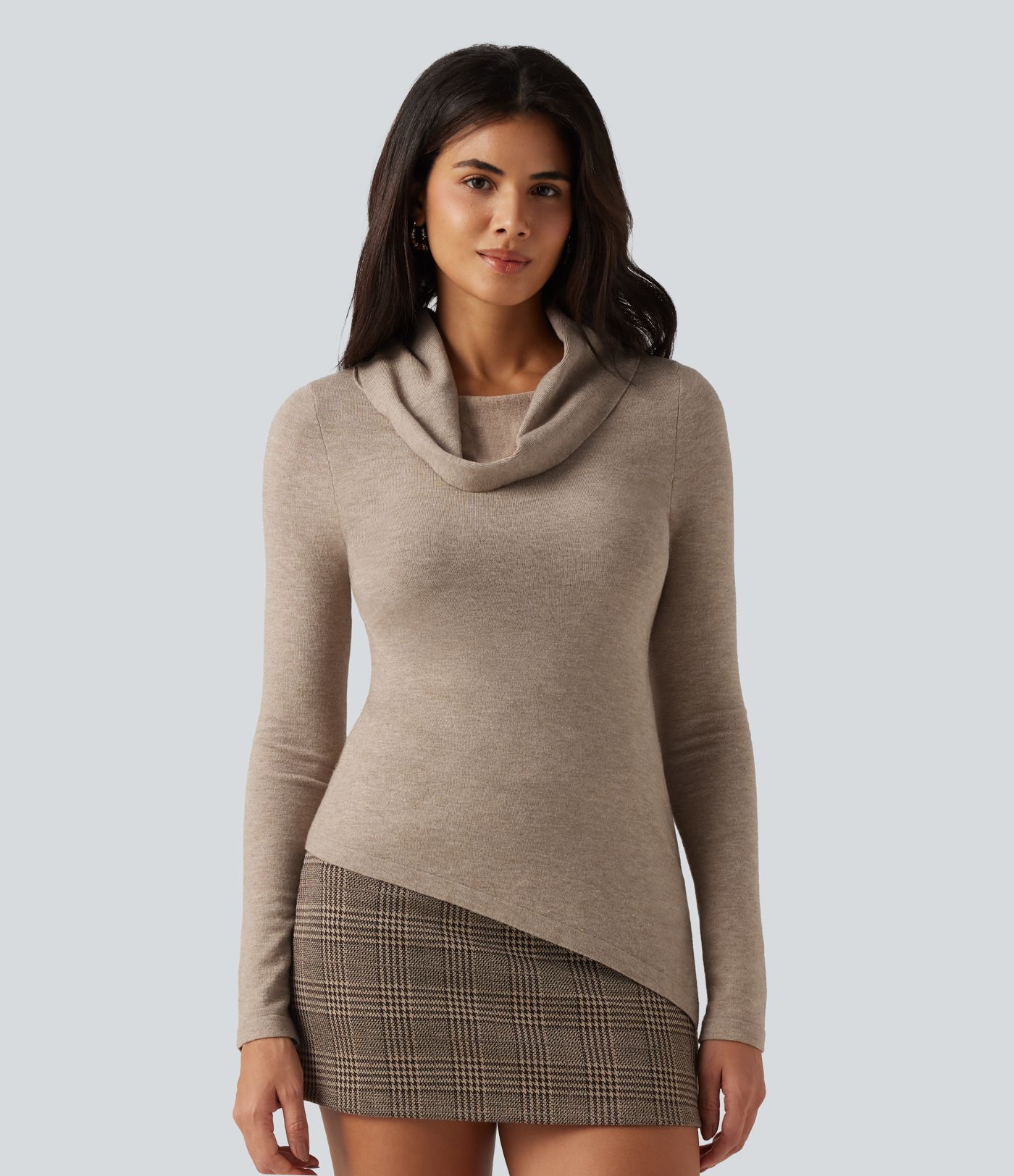 Pull à col bénitier, manches longues et ourlet asymétrique
