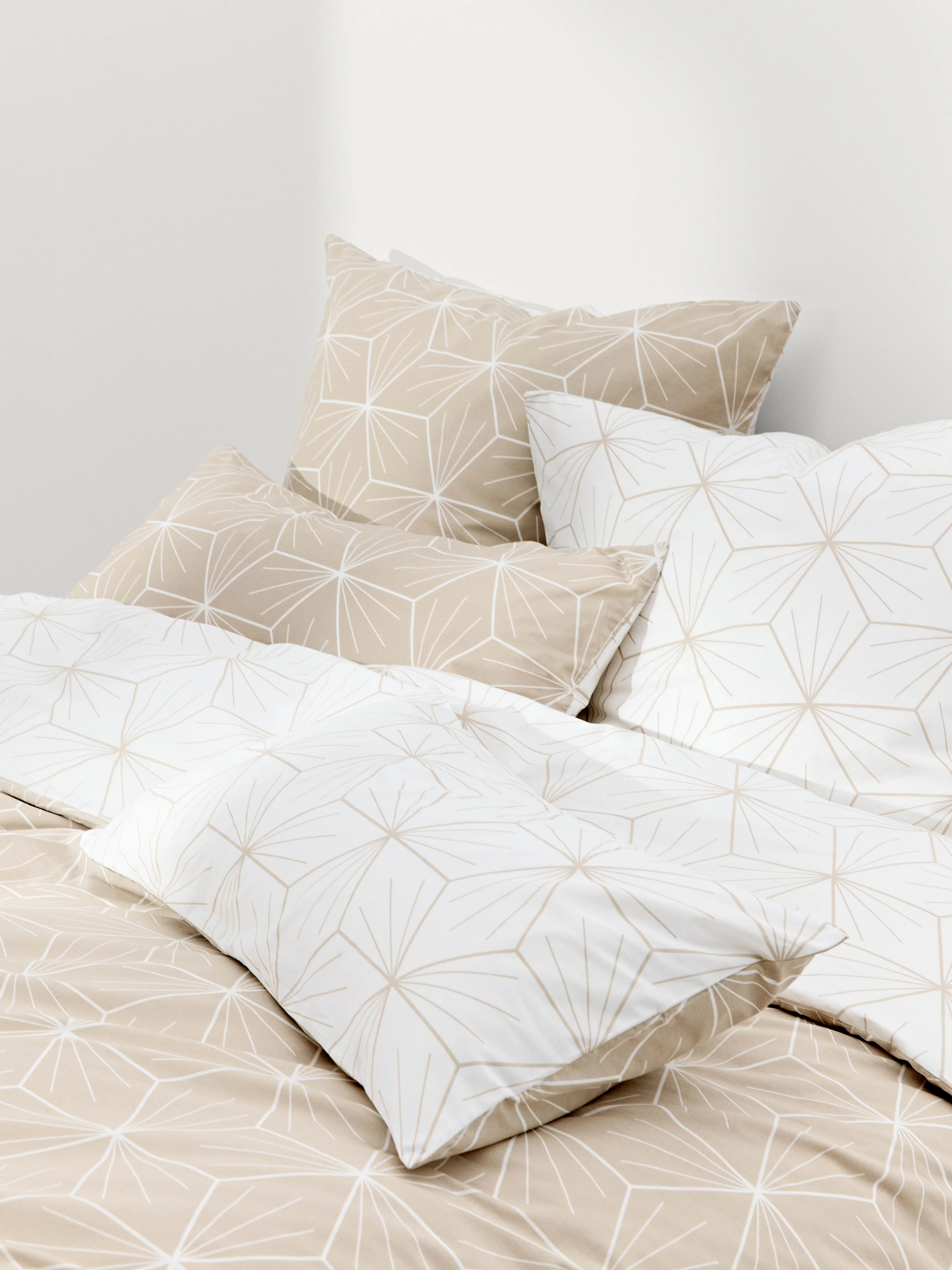 Baumwoll-Wendekopfkissenbezug Ilda mit geometrischem Print
