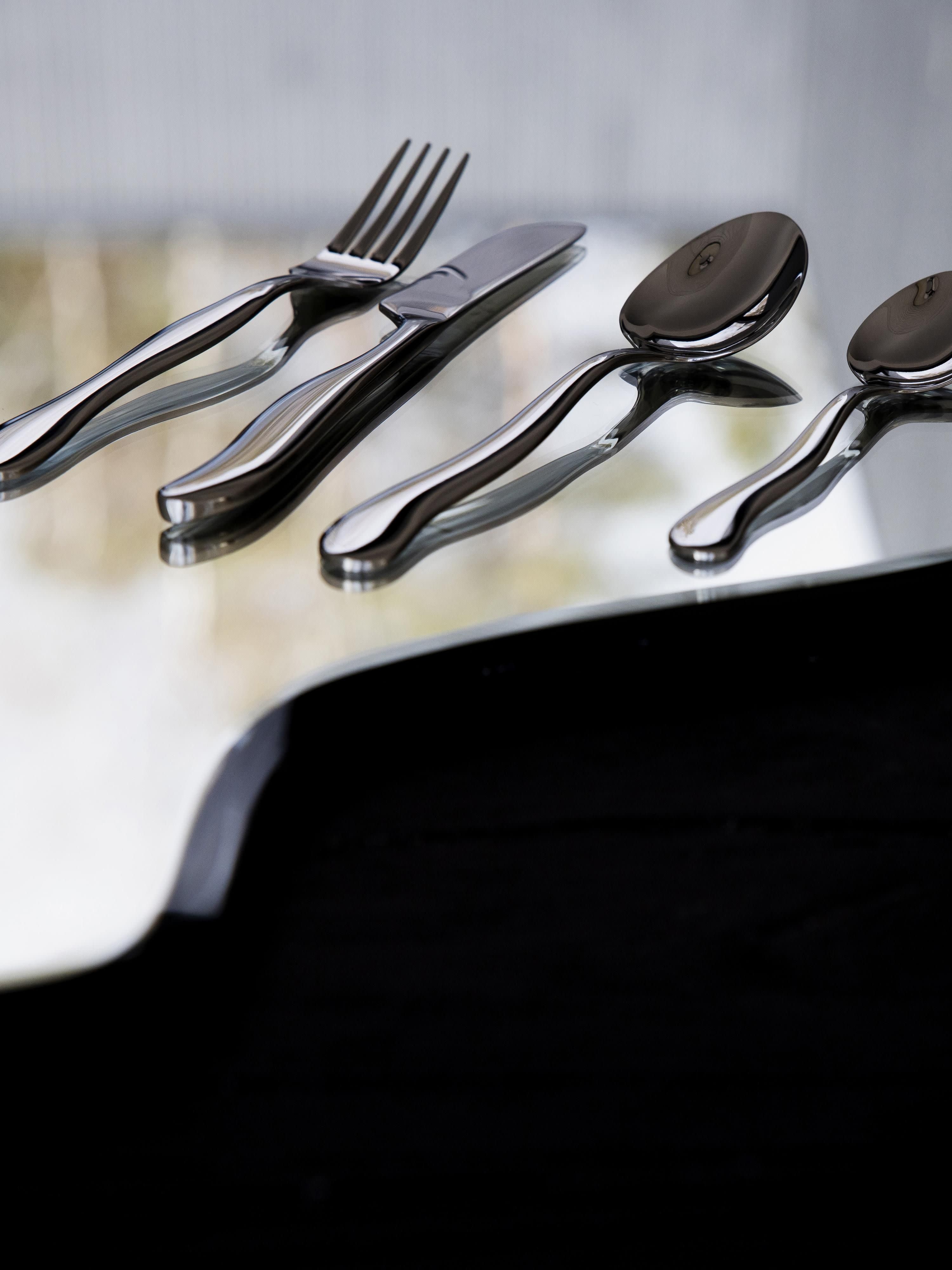Satiniertes Besteck-Set Waverly mit gehämmerten Griffen, 4 Personen, 16er-Set