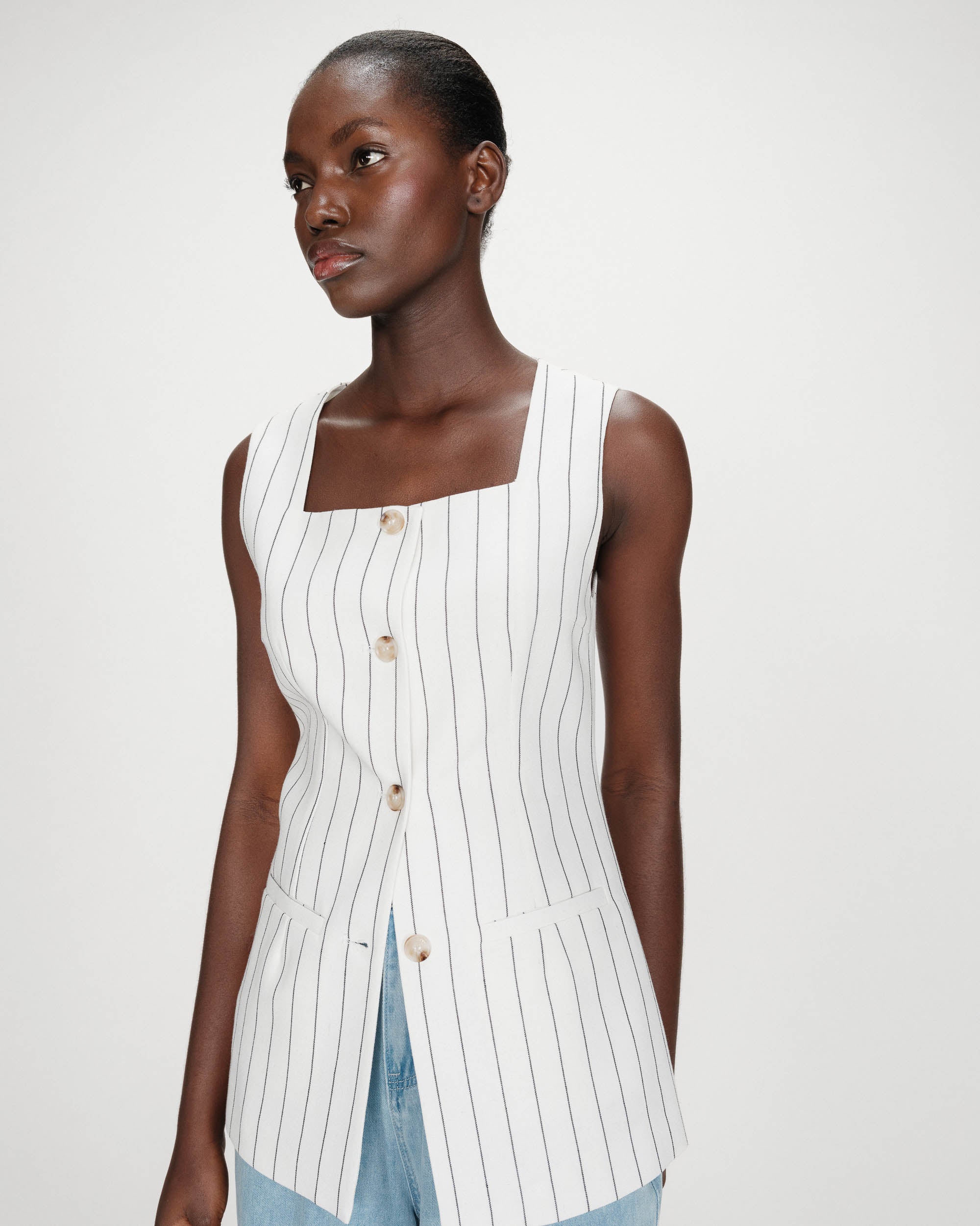 Gilet rayé en lin sans manches col carré boutonné white Vic