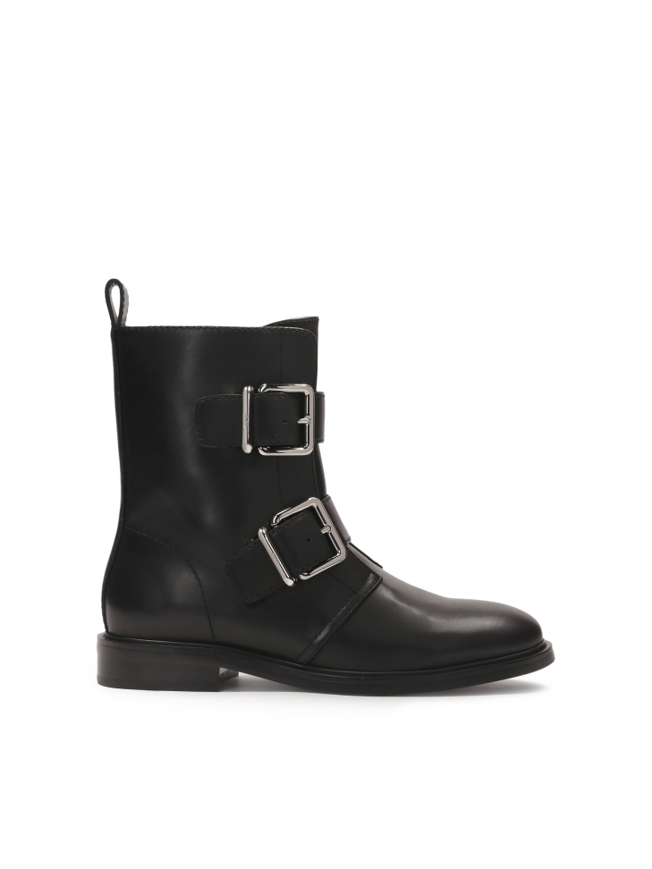 Flat leather boots decorated with buckles