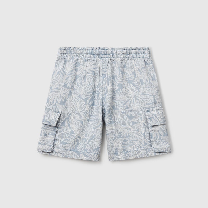 Cargo bermudas with tropical print