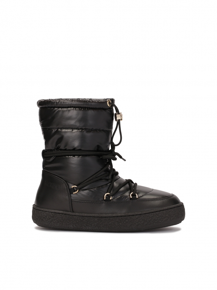 Black insulated snow boots made of combined materials