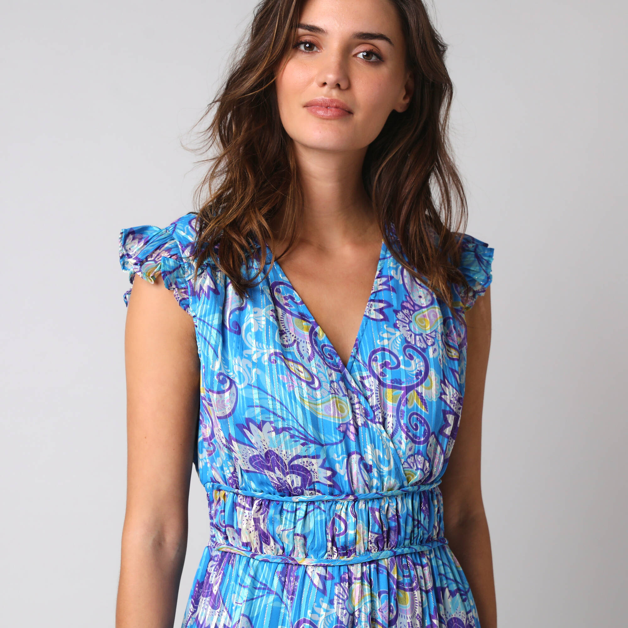 Robe manches courtes détails volantés, voile jacquard imprimé