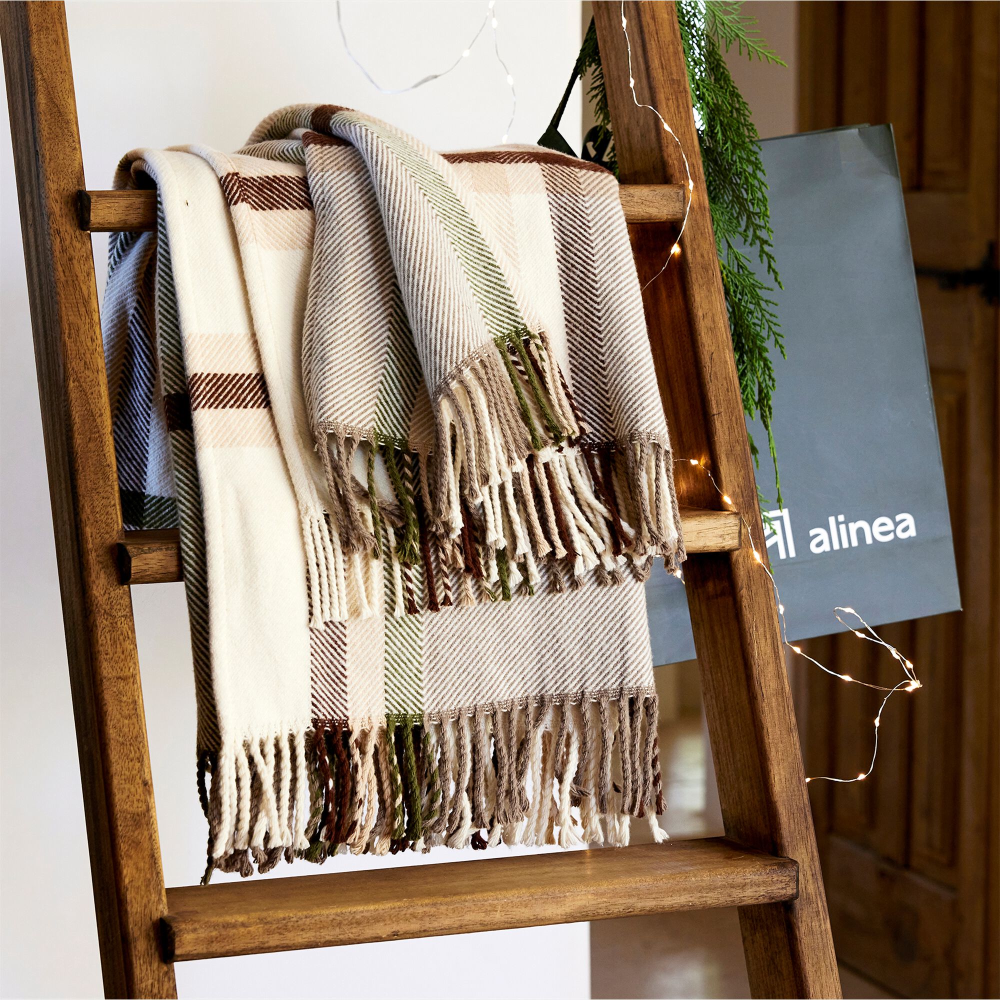 CESIL - Plaid en laine et coton à carreaux finition franges 170x127cm - marron