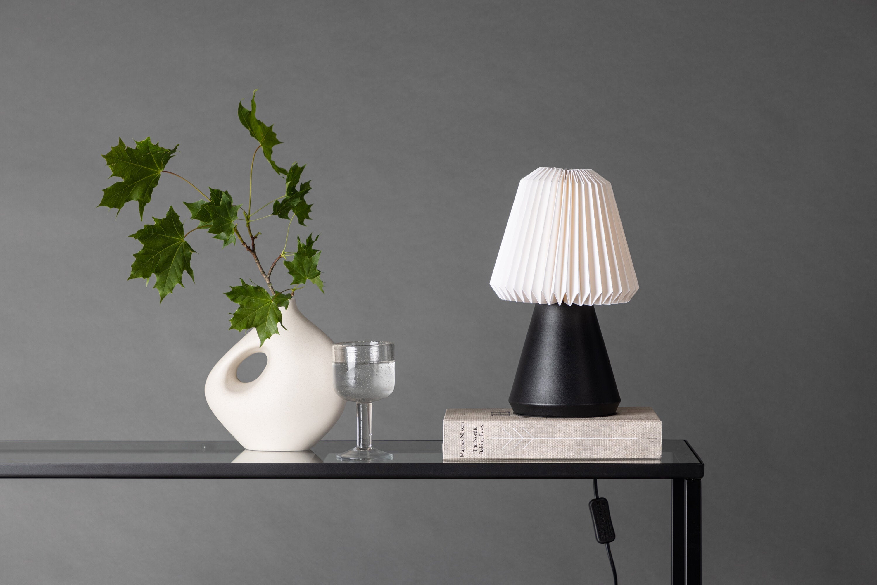 Rebellenclub Matai Tafellamp - Zwart wit