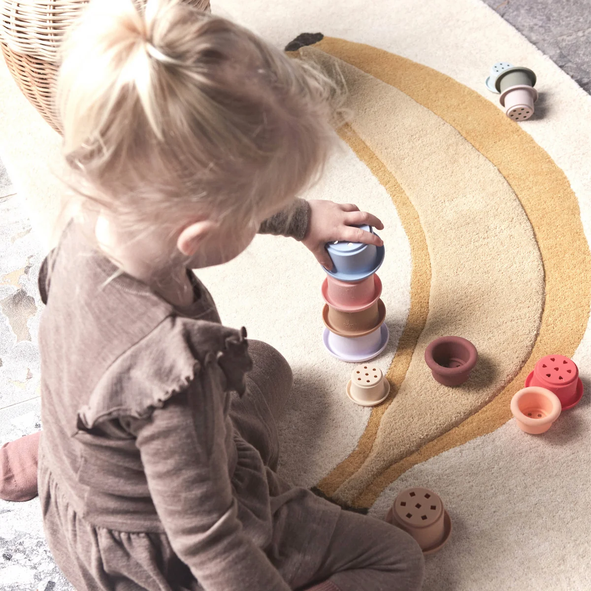 OYOY - Banane Kinderteppich 140 x 80 cm, gelb