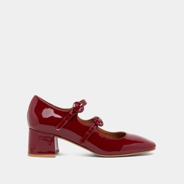 Babies à doubles brides et bouts arrondisen vernis rouge carmin | DELOU