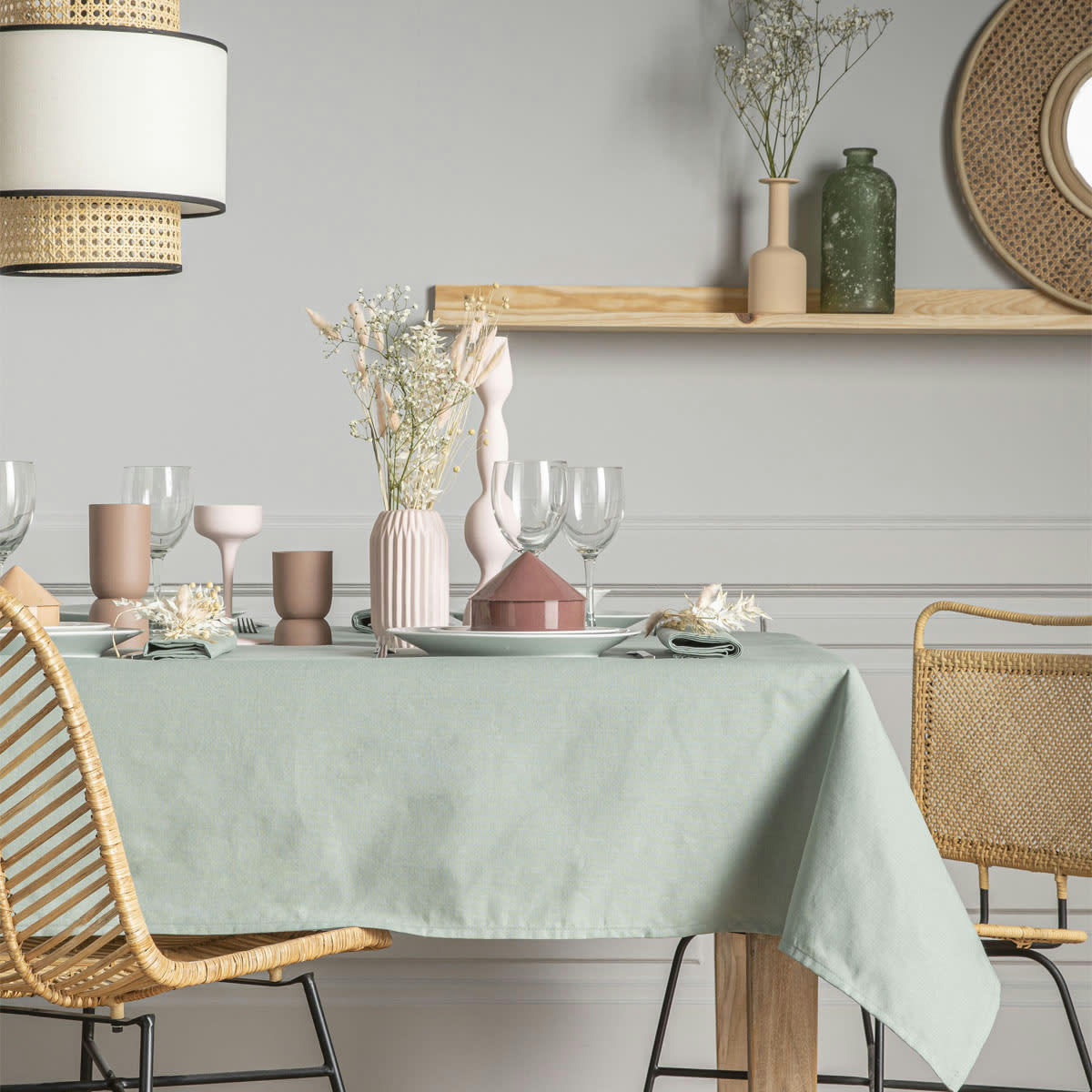 CAMBRAI - Nappe en coton ronde traitee teflon vert sauge 180x180