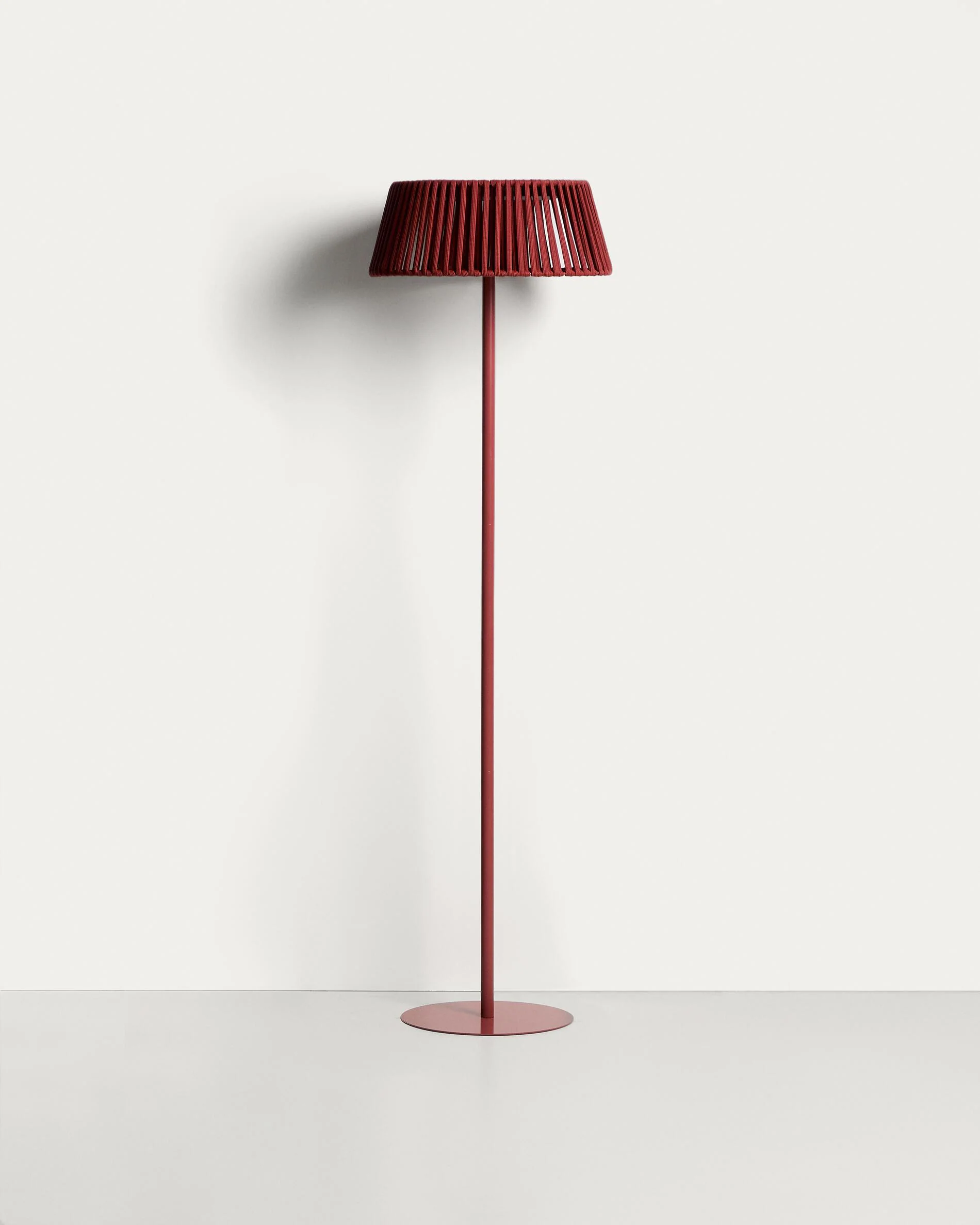 Aldet outdoor solar floor lamp in terracotta flat rope cord with metal stand Ø46cm