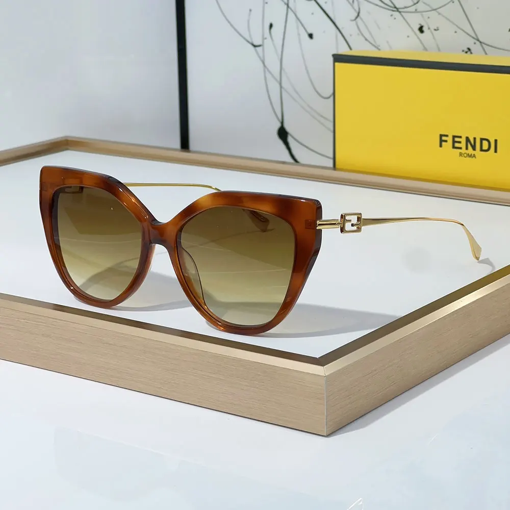 Fendi  Thin-framed Sheet Metal on The Sides Sunglasses