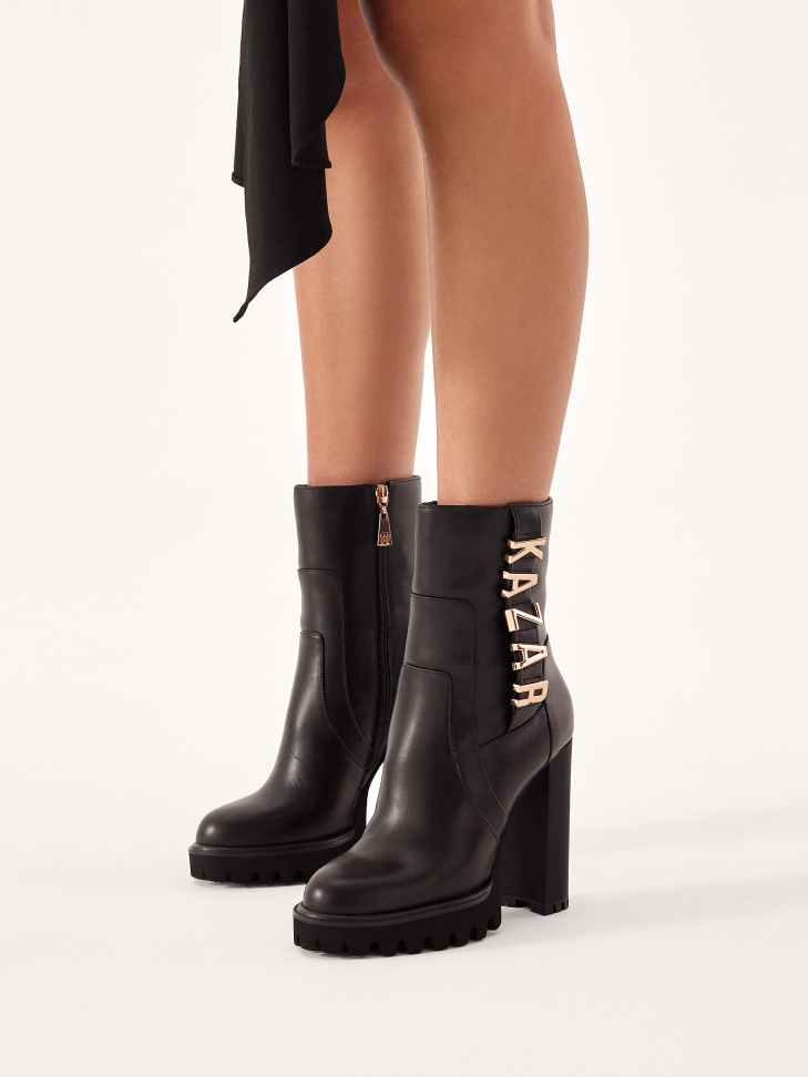 Leather boots with matte heel decorated with letters
