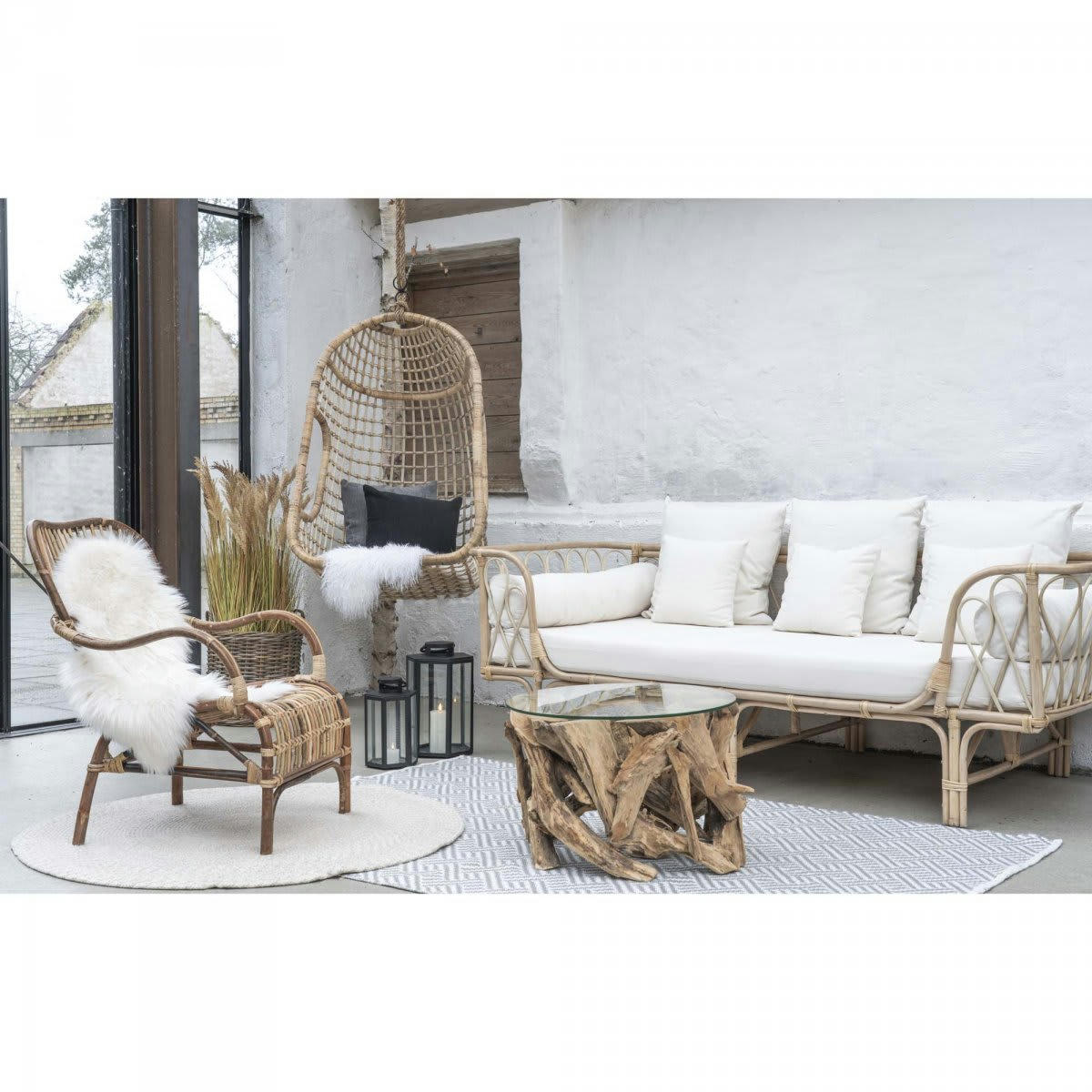 ULYSSA - Table basse en verre pieds racine bois