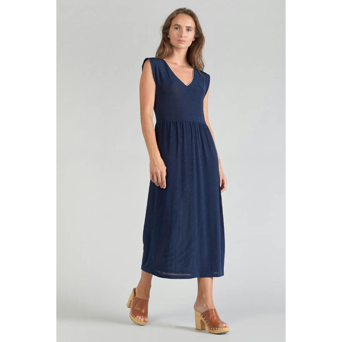 Robe sans manches, col V