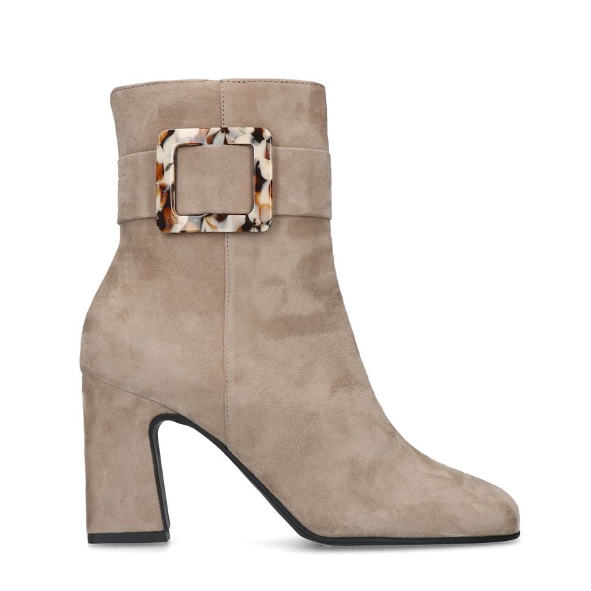 Manfield Beige suède enkellaarsjes met gesp