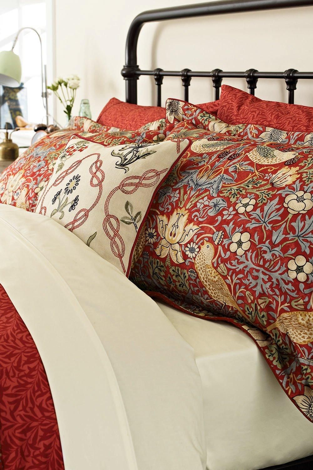 Morris & Co Strawberry Thief' Cotton Standard Pillowcase Pair
