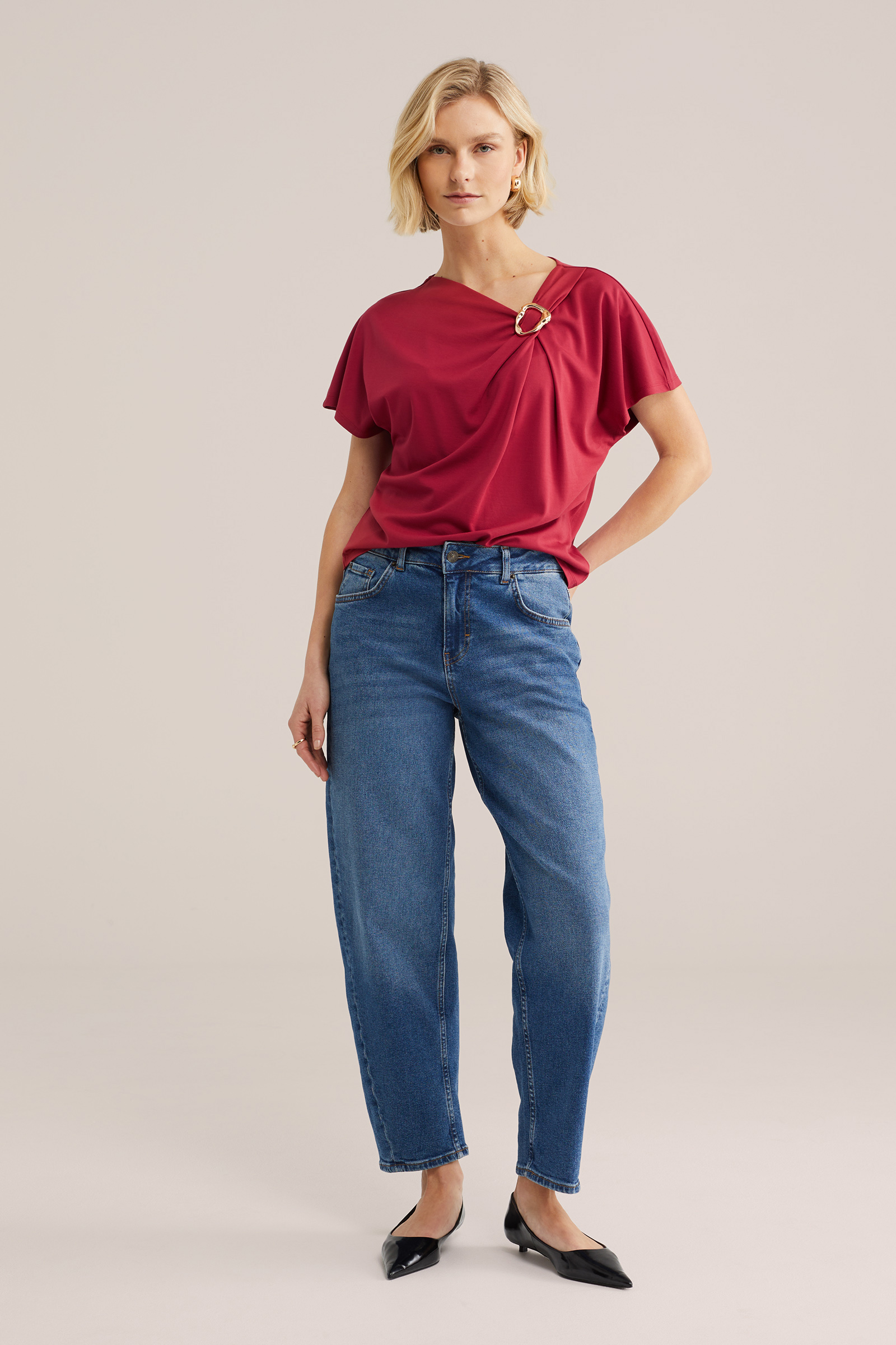 Dames top met gouden gesp