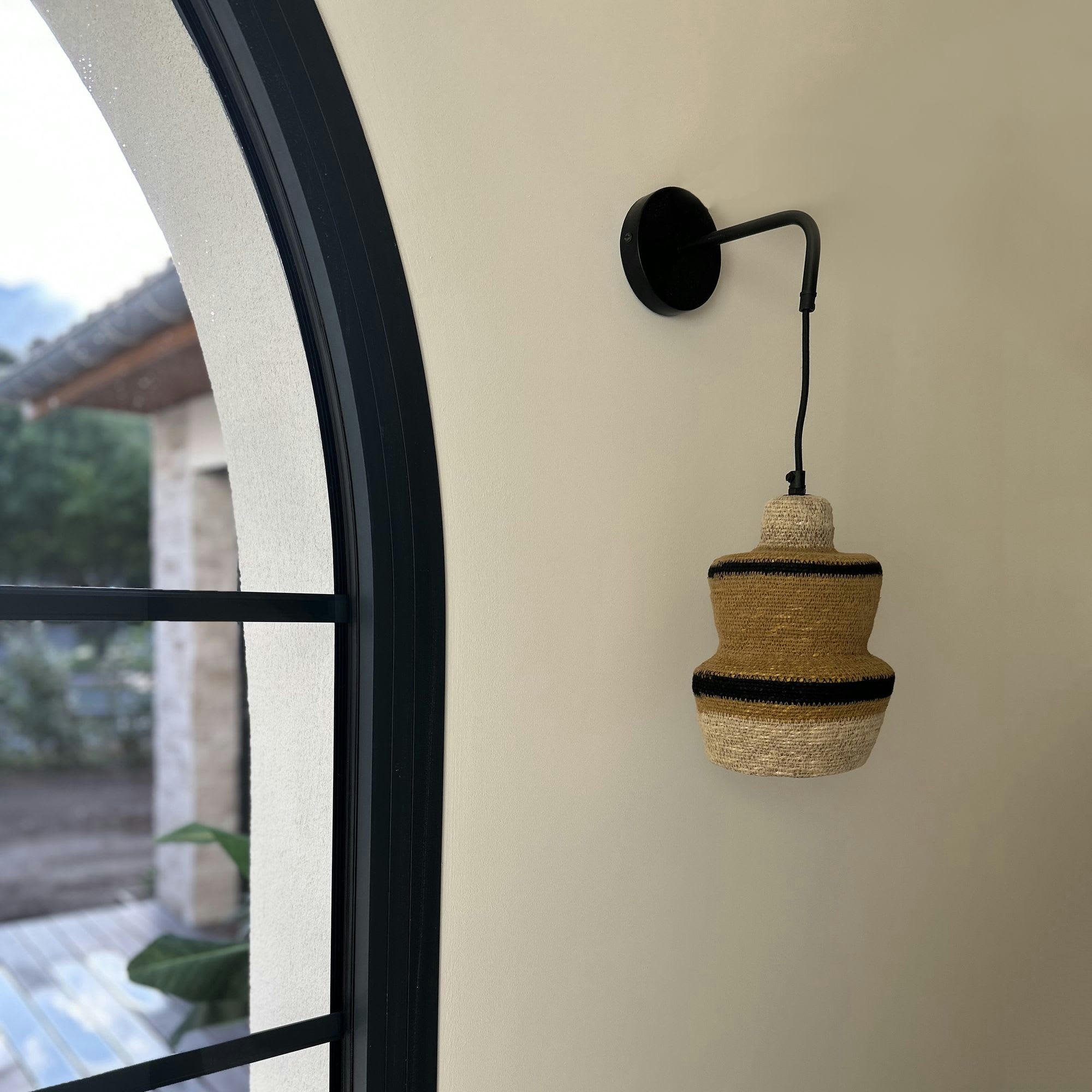 ANTIGUA - Applique en jonc de mer naturel, ocre et noir