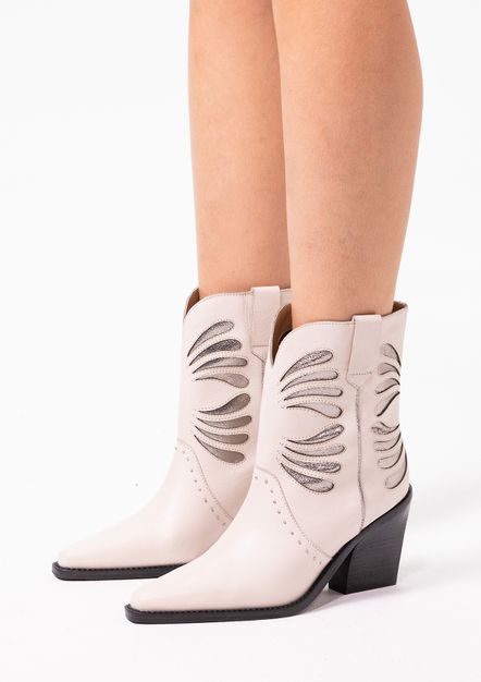 Off white leren cowboy laarsjes met zilveren details
