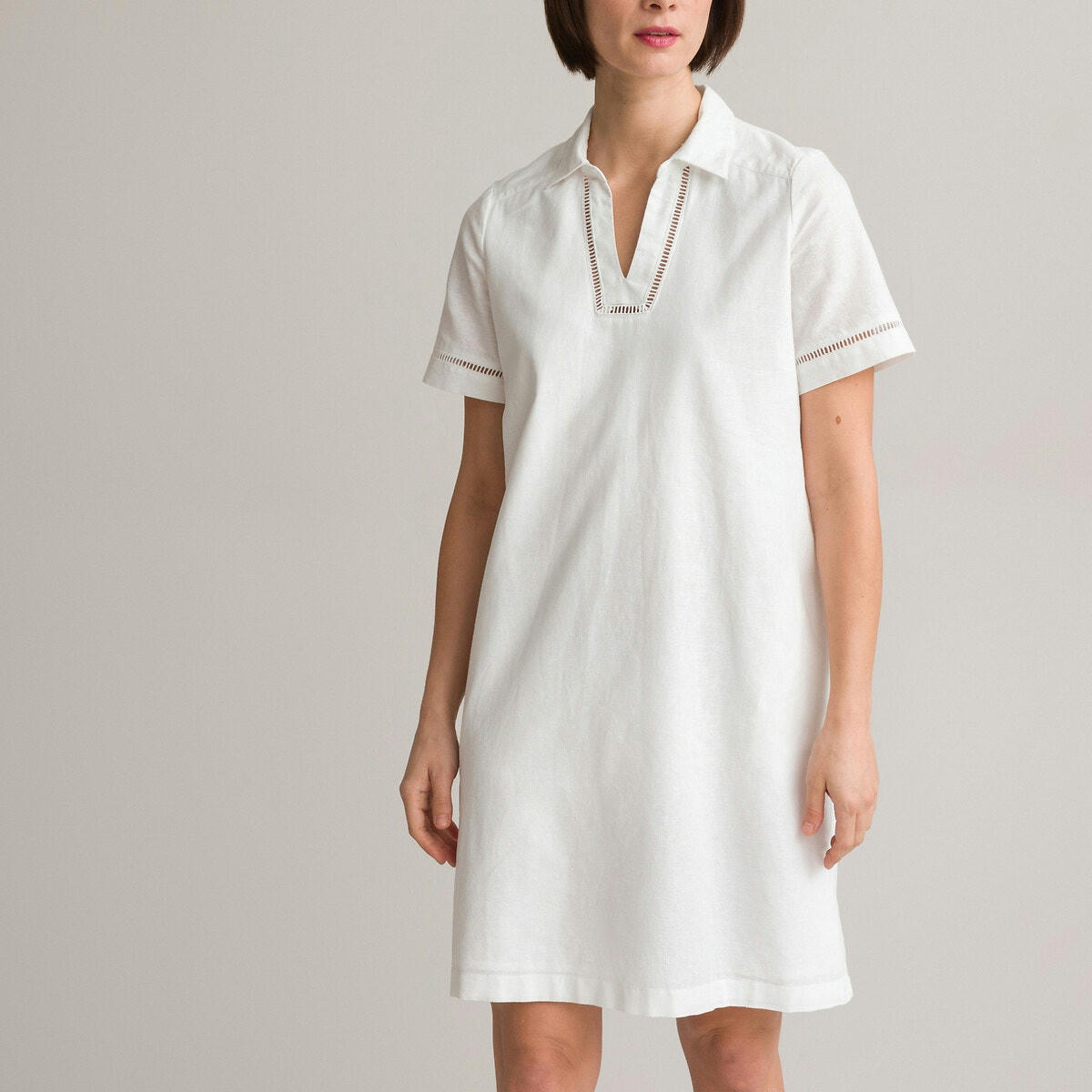 Robe droite, mi-longue, manches courtes