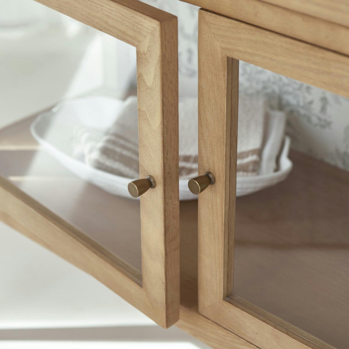 TANA - Vitrine en chêne