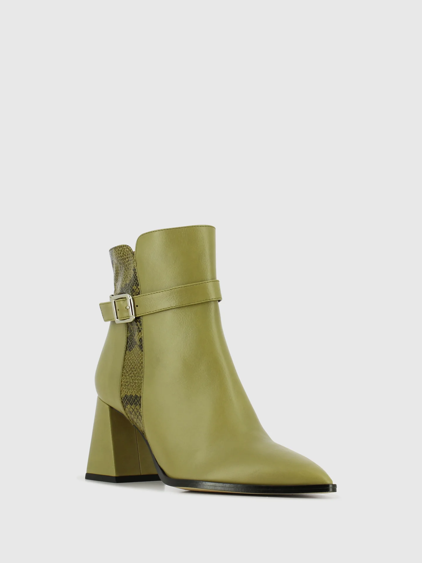 Botins com Fecho em Verde